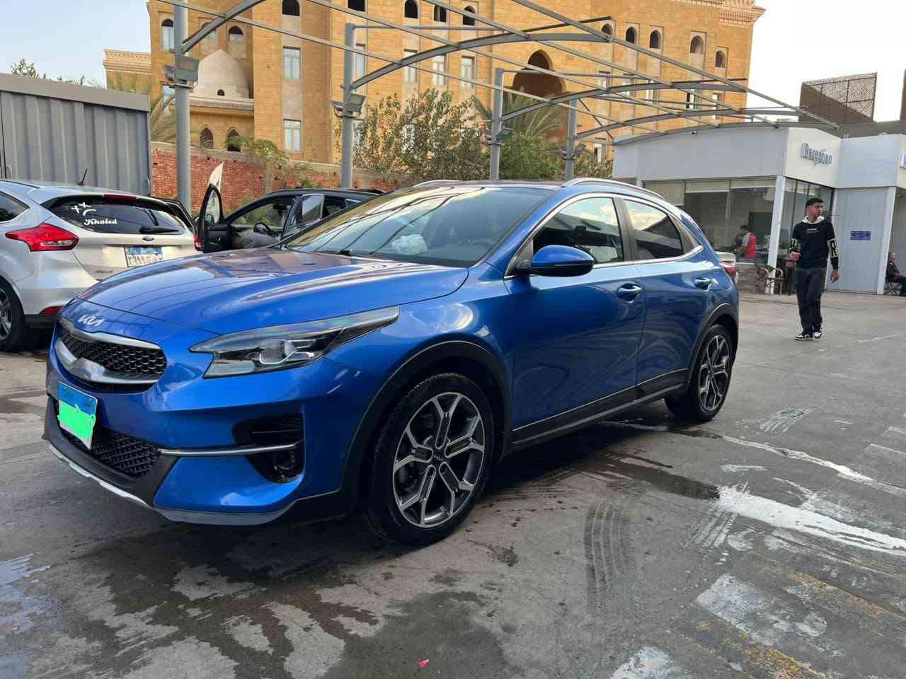 🚗 Kia XCeed 2022 🚗

✅ أعلى فئة (بدون فتحة سقف)
✅ وكيل
✅ موديل 2022
✅ عداد 33,000 كم فقط
✅ حالة ممتازة
✅ بدون أي بوية نهائيًا
✅ جاهزة للمعاينة والفحص

✨ مميزات إضافية:
✔️ فرش كامل للأرضية والكراسي والدركسيون والشنطة
✔️ تأمين ساري حتى أكتوبر 2026
✔️ جميع الصيانات الدورية بالتوكيل (10 - 20 - 30 ألف كم)

📍 المرور: التجمع
📄 الرخصة سارية لمدة سنتين و3 أشهر

📍 المعاينة: التجمع

سيارة بحالة ممتازة جدًا، عداد قليل، توكيل، بدون أي دهانات، وجاهزة للاستلام.

📞 للاستفسار أو حجز معاينة: واتساب 01140657633


**إذا كنت صاحب هذا الإعلان وتريد حذفه لأي سبب، رجاءا أرسل رسالة إلى الدعم الفني**