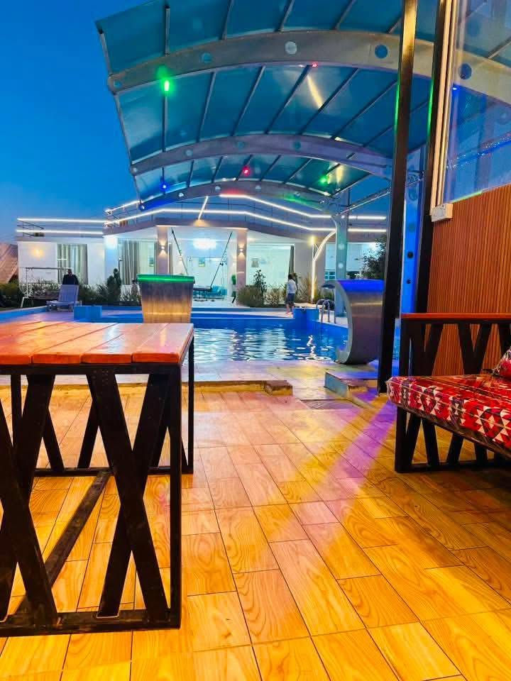 ⚜️مزرعة كوين ⚜️
⚜️مسبح للكبار والصغار 🏊‍♂️
⚜️مساحة المزرعة دونم و نصف (٣٦٠٠م٢)
⚜️منضده /فيشه/العاب اطفال
⚜️حديقه كبيره وصغيره وبستان كامله 🌴
⚜️شوايات 🐟
⚜️صحيات خارجيه وسويت داخلي🧴
⚜️مطبخ مجهز بالكامل 
⚜️صاله كبيره ومجهزه بالكامل
⚜️غرفة نوم  🛏
⚜️انترنيت 4G🚆
⚜️كهرباء٢٤ساعه 
⚜️كراج كبير للسيارات 🚙🚗
⚜️نضام الايجار شفتات او ٢٤ساعه ⏰
الشفتات شفت النهاري من ساعه 10صباحآ  الى الساعه 5 عصرآ الشفت الليلي من الساعه7مساءآ الى الساعه ٨صباحآ  واليوم الكامل من الساعه 10 صباحآ  الى ثاني يوم الساعه8 صباحآ 
⚜️العنوان : صلاح الدين قضاء بلد مدخل 2
 ⚜️للحجز و للاستفسار المراسله
***********

