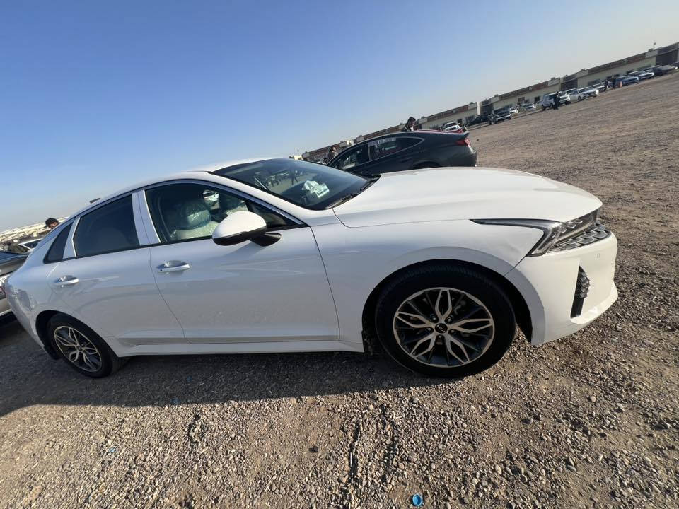 كي 5 خليجي 2022
ماشيه.95km
ً
مكينه .2000
ً
رقم اربيل بس شركه تريد تحويل وكاله عادي 
ً
سياره جديد بيها مكانات بارد قليل ونسبه حالوب خفيف بل فحص ياله يبين 
ً
سياره فول عده بنوراما شاشه كامره غفل سرعه تبريد شاشه بصمه سياره ع وضع شركه ما ملعوب بيها 
ً
مكاني البصره  
***********
السعر (178) وبيها مجال قليل
