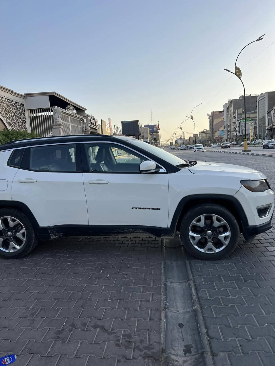 سلام عليكم 
جيب كومباس موديل 2018 
ماشية 80500km وقابل للزيادة 
تو كلر المواصفات المعروفة مالت الجيب حادثها موجود السونار كامل ورقم الشاصي السيارة كاملة من كير وتبريد وحدادية  بس المكينة مفتوحة امبدلين بيها كازكيت وبيها ضعف 
سعرها 110 وبيها مجال ان شاءالله مكانها النجف متواجد خاص او الرقم ***********
