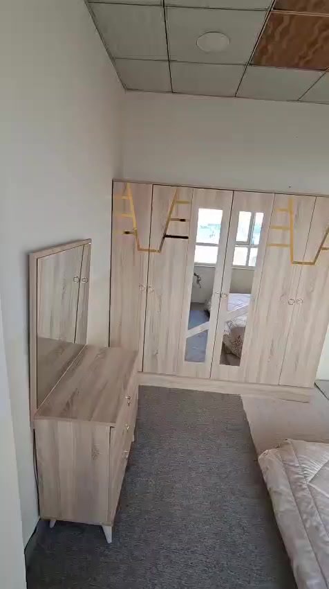 غرفة نوم ٦ قطع مع الدوشك السعر 300 الف العنوان دهوك توصيل عدنه رقم واتساب ***********
