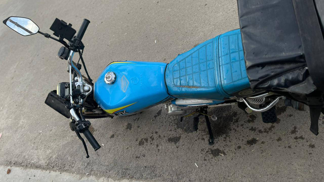 سونك 4 كير للبيع بيها نقص دشبول + +يده مال بريك 
سبب البيع اريد اشتري بوكسر الدراجة حلوه مال شغل 
رايدها ب450 
***********
متواجد واتساب ورصيد فقط
