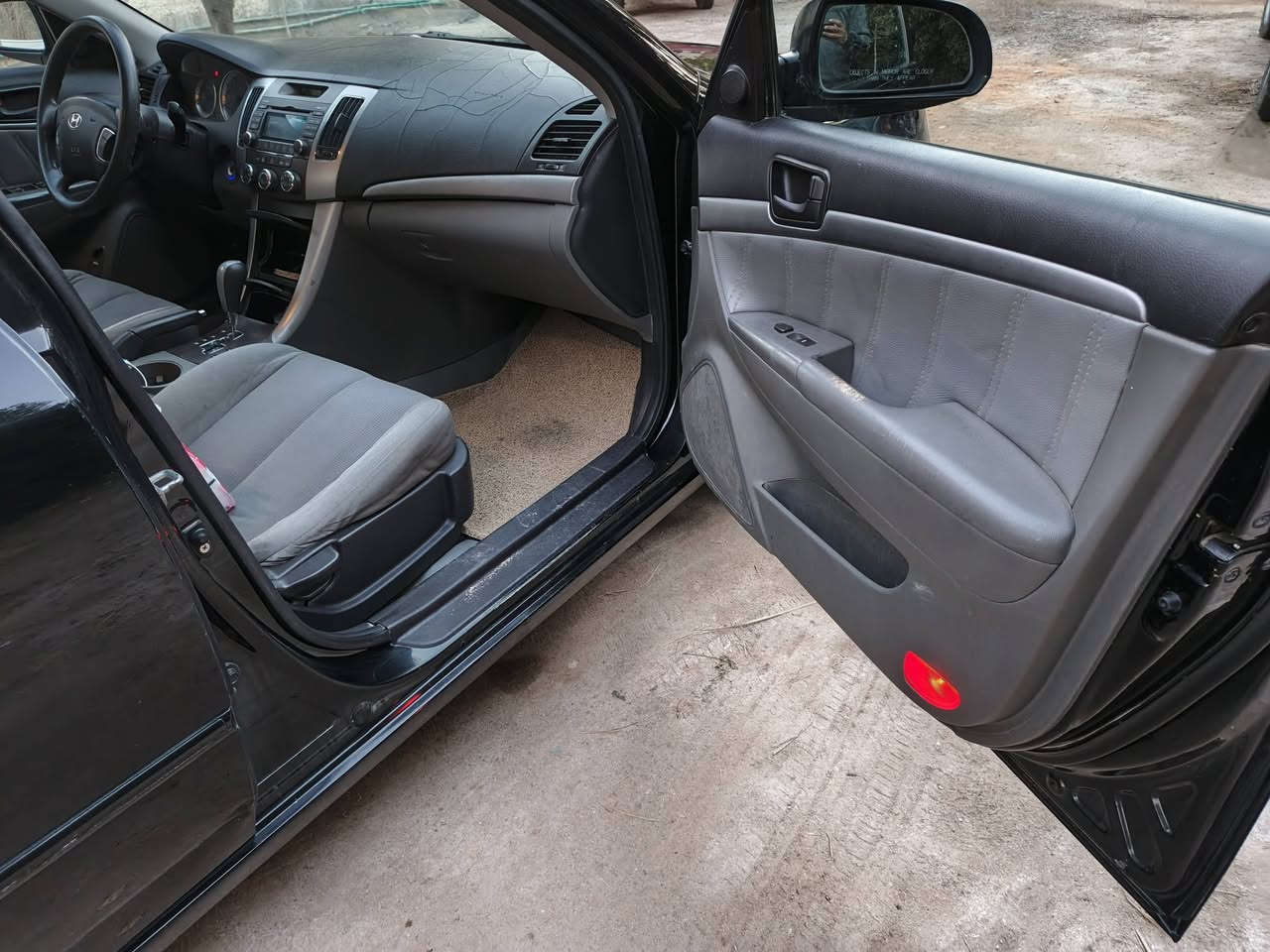 سوناتا ٢٠٠٩ مكفوله كفاله عامه من كلشي من صبغ من تبديل من حادث حته الدعاميات ليبل واحد محرك ٢٤٠٠ مكفول حداديه زيرو كير كهربائيات كلها ع البلاد تدفئه تبريد ماناقصها شي وسعرها سعر البيها حادث ١١٠ وبيها مجال قليل صدكوني احلا من صور شكلها لان جديده مال جناي صالها عندي ٨ سنوات ومداريها الي يعجبها يشتري يستاهلها والله يرزقه بيها تريد وكاله تريد مداور اني بالخدمه  مكانها النجف الكوفه للاتصال ‏‪***********‬‏
