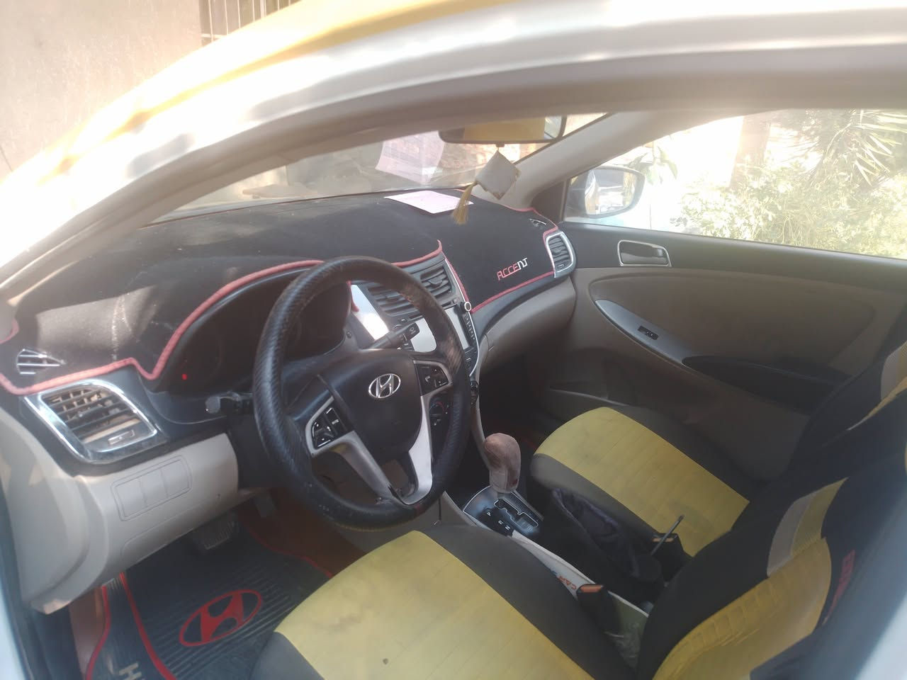 السلام عليكم
اكسنت خليجي  موديل ١٦ رقم بغداد انكليزي  بسمي  كير  وحرك جيد جدا  السعر  ٨٩ رقم موبايل  ***********
