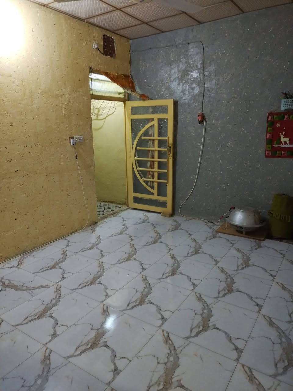 سلام عليكم بيت لبيع 100متر سكف سندويج بس لمضيف عكاده اساس طابوك سقوف ثانويه كامل لبيت ارضيه سراميك كل لبيت العنوان نجف شارع المعمل حي الصدرين السعر 19 وبي مجال الاستفسار ***********
