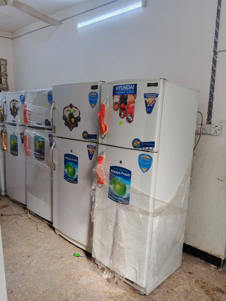 سلام عليكم ثلاجات للبيع أخو جديد نظيفه شراي يتصل ***********
