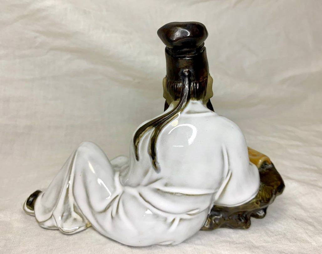 تمثال صيني قديم من الخزف الملون والمصنوع يدويآ يصور شخصيه تجلس وتشرب الشاي من حقب زمنيه قديمه مثل الستينيات يتميز بطلاء زجاجي وتفاصيل دقيقه في الوجه والملابس قياس 17 سم أرتفاع 13 سم ضرر بسيط في الإصبع سعر 15


**إذا كنت صاحب هذا الإعلان وتريد حذفه لأي سبب، رجاءا أرسل رسالة إلى الدعم الفني**