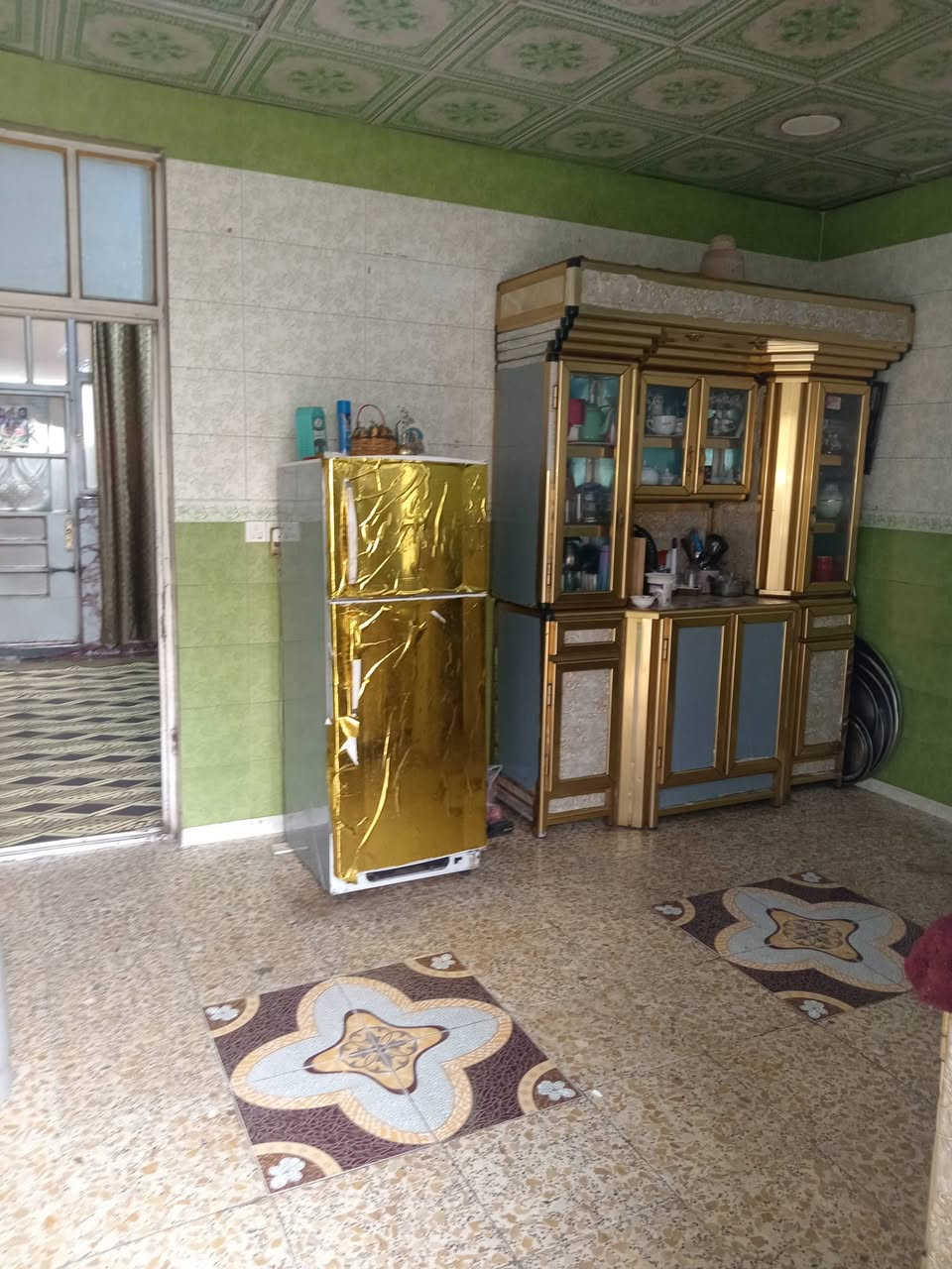 بيت للبيع في منطقه الاورفلي قرب حسينيه سيد شاكر ١٤٠م جبه ٩ نزال ١٥ ونص يحتوي على استقبال ٧ في ٤ مطبخ غرغ نوم عدد ع صحيات عدد ٤ صاله عدد ٢السعر ٣٠٠
***********
