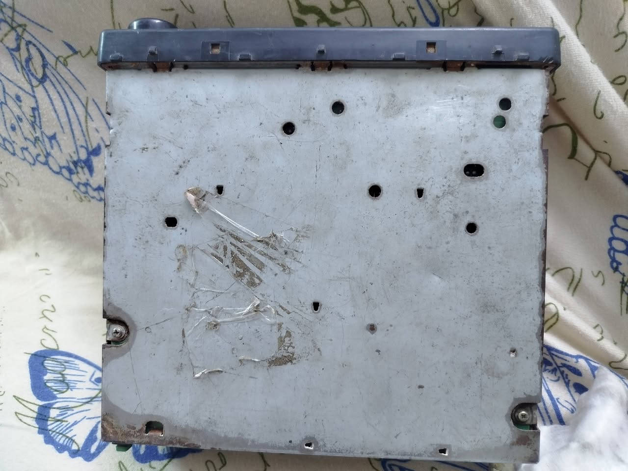 السلام عليكم للبيع راديو بيجو اصلي بدون تصليح السعر ٥٠ بي مجال الاتصال ***********
