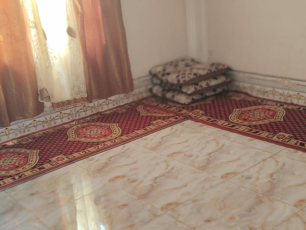 إسلام عليكم بيت لبيع في قضاء الحويجة الفاروق مقابل ورشه الحارث غرفتين و وربعه ومطبخ حمام مسيج كامل فول برسلين سقوف كهرباء ماء خدمات فول السعر ٣٨وبيه مجال اتصل على الهاتف ***********
