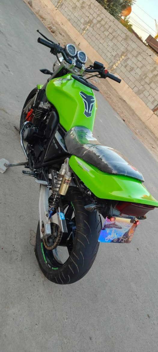 السلام عليكم اخوتي الطيبين  دراجه سبي فور400  16والف. نضافه مثل ما جاي تشوف بعينك
وراق أصولي كمرك مدفوع  شرط 1و2و3بطناش 
  
(  مكفوله كفاله عامه  دراجه-- كير-- مكينه ---كهربائيات ---تايرات ))
عليها ادامه كامله 

 معدل شرط 180 وتعبر  

كلشي  شغال بيه كهرباياته كامله    جاهزه عل الاخير
 نكره بكل وقت نضافته كدامك
الشراي يتصل***********
مكاني بابل--الشراي يتصل--وعيوني له
