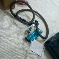 مكنسه كهربائيه لتنضيف الزوالي والفرش والكاشي نضيفه كلش ما مستخدمه بس م...