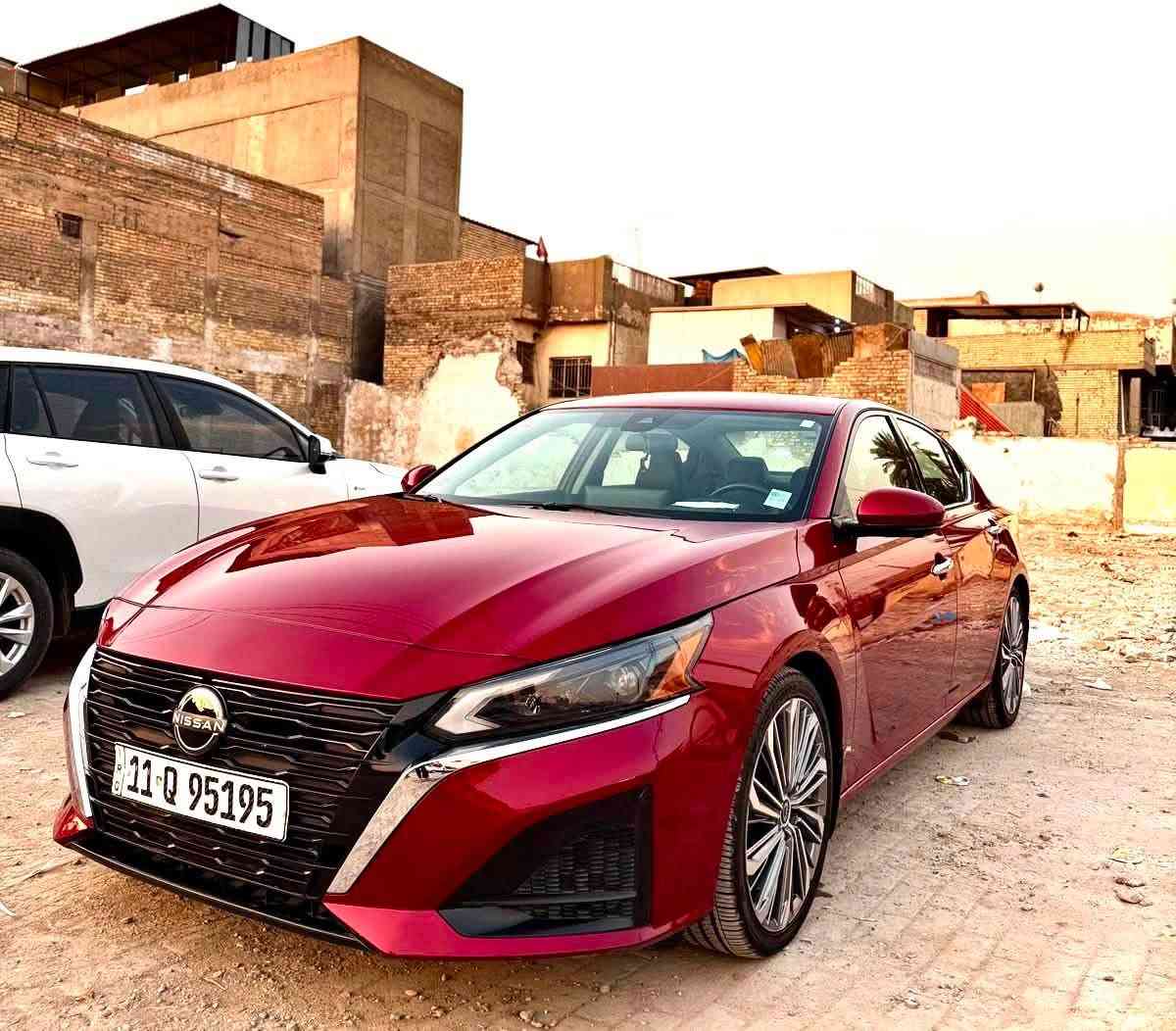 نيسان التيما SL, 2024 اعلى فئة 
مواصفات : 
5 كاميرات ( 360 درجة، نقاط عمياء ) 
توقف ذاتي امامي و خلفي 
حساس خلفي 
مثبت سرعة 
قيادة ذاتية ( رادار امامي تحديد المسار ) 
فول تحكمات ستيرن 
فتحة سقف 
كشنات ( جلد + كهرباء + تدفئة ) 
ايبرباگ كشنات
تدفئة ستيرن
شحن وايرلس 
دخول ذكي ( بصمة ابواب الامامية )  
تشغيل عن بعد 
نظام صوتي من شركة boss
ويل 19

ماشية 43 الف كم

السونار مرفق بالمنشور 

رقم الشاصي : 
1N4BL4EV6RN316407

سيارة مابيها حادث تقريرها ب امريكا غرق المي واصل للدوسة مال الباب مطاب لداخل السيارة، سيارة اني مستوردها ع ايدي اول موصلت اشتغلت يعني السيارة مجانت متضرره من الماي والسيارة نظيفة ومرتبة واحلى من الصور 

للأستفسار المراسلة ع خاص او الاتصال ع الرقم التالي: ***********
