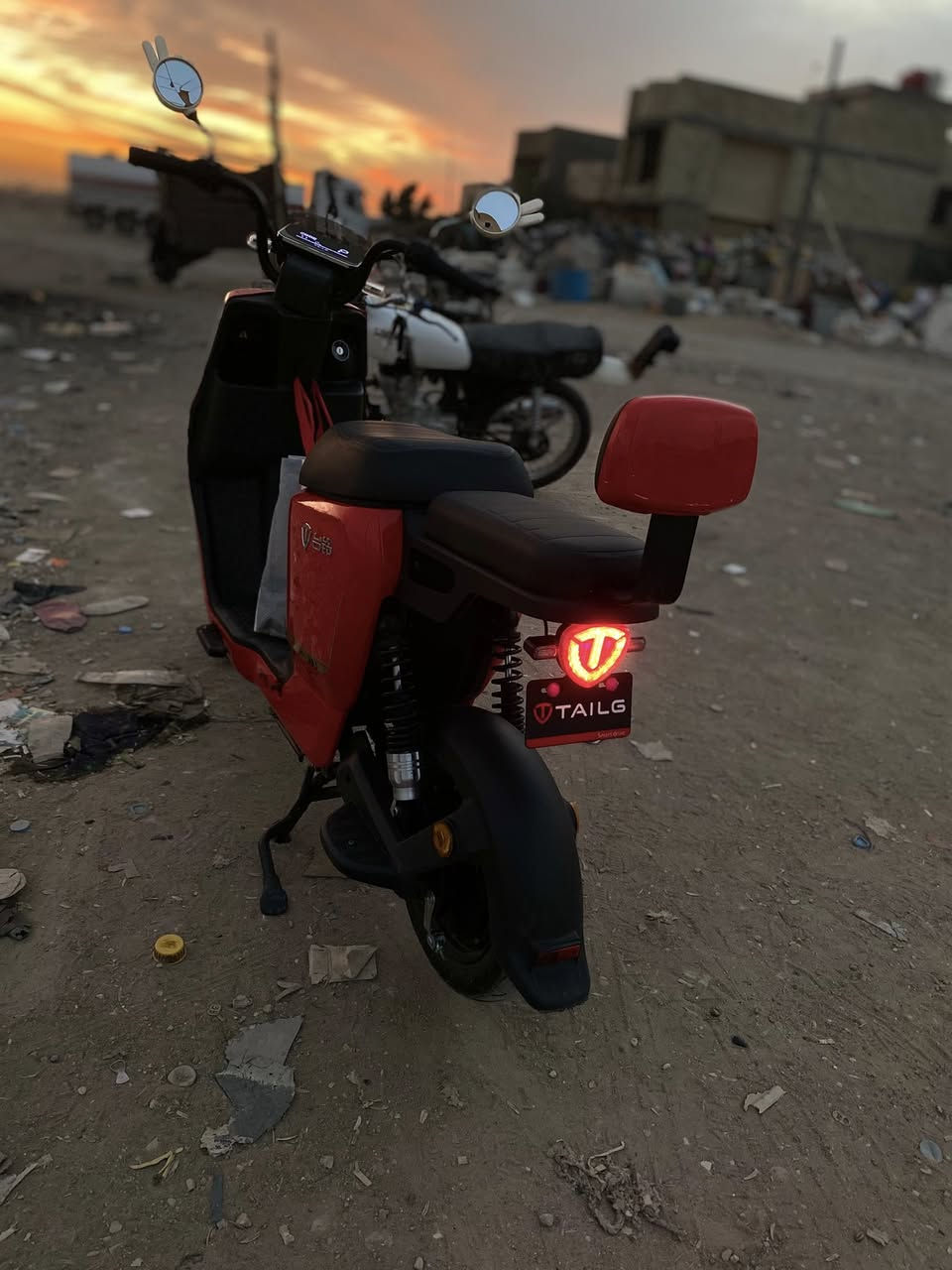 سلام عليكم دراجة شحن تيسلا الريان لون احمر الموديل 2024 السرعة 60 نمر السرعه 3 قبل شهر من طلعت بيه وصل مال معرض من طلعته من المعرض سعره 850 وهسه متوازي على بيعته سعره هسه 750 ودراجه حلوه امانه لله بيه بصمات 2 لايت عالي ناصي ابيضّ ايشاير شغالات اصطاب شغال تايرات جدد جرس إنذار قفل ستيرن مثبت سرعه مانع انزلاق ابريكات حساس 6بطاريات ليثيوم تشغيل عن بعد مكاني كربلاء مرقد الحر ما متواجد على الفيس ولا خاص شراي اتصل على الرقم *********** وبيك خير وتدلل 🤍
