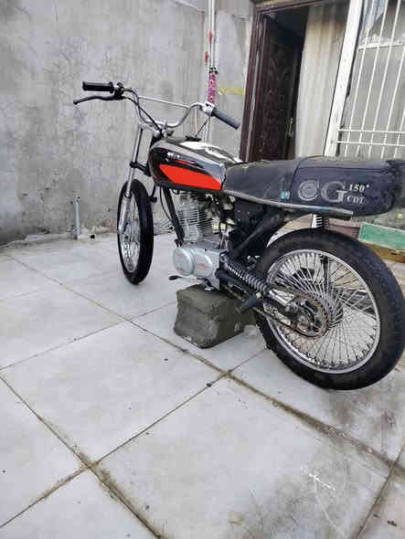 سلام عليكم دراجه نامه 2017 محرك شرط شباب دراجه بيها بعض نواقص عندي بريك خلفي فالت وعندي سبرنكه مال هندر خارجيه سعرها مايعبر تلتالاف فقط دراجه تشتغل وتمشي ماتوكف ابيع هل موجود شراي راسل او خابر سعر 175 بيها مجال قليل شراي فقط ولاتنطي سعر من يمك ***********
