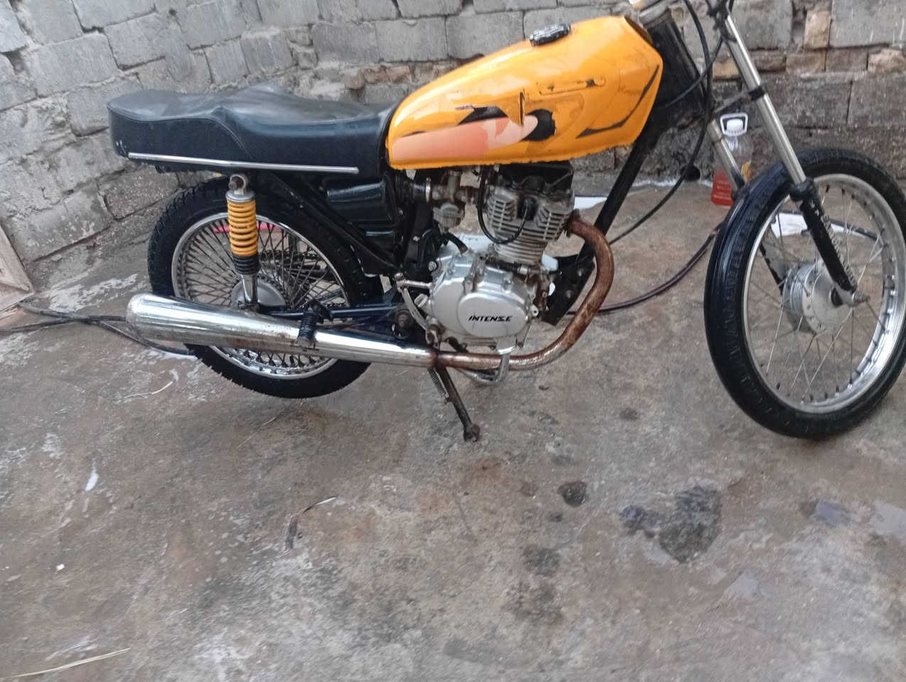 سلام وعليكم دراجه محرك انتنس مال شغل والشاصي مال تايكر واحد وعشرين اوراق  مكاني حله  ابو غرق السعر 300 وبيه مجال ***********
