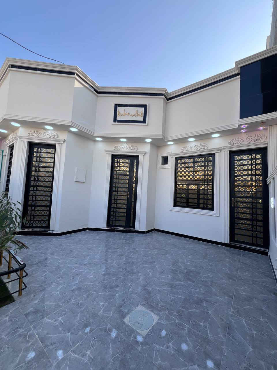 أعلان عن دار سكن 🏠
البصرة - محولة الزهير 
طابو صرف زراعي عراقي نموذج 25
#المساحة :: 200م / على شارع تبليط 10م

#يحتوي :: كراج . صحيات خارجية . أستقبال . حديقة .
مطبخ . صالة واسعة . غرفتين منام . صحيات داخلية .
مناور . درج . / اساس وسقف كونكريت . 
الدار فارغ #جاهز للسكن ان شاء الله.

#خدمات :: ماء . كهرباء . شارع تبليط 10م . منطقة راقية
وقريب مركز البصرة . مدارس . سناتر .
البناء #حديث وشغل مرتب 💯

#السعر_المطلوب :: 125 مليون قابل للتفاوض

#للأستفسار :: ***********
