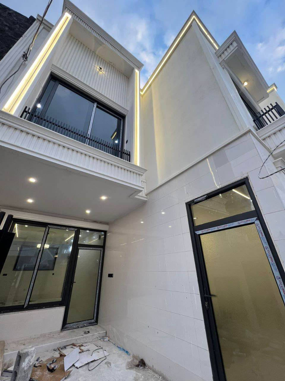 منزل للبيع في أربيل منطقة خمسه حصاروك قرب ماجدي مول 150م فول مواصفات 
يتكون:-
4غرف
أستقبال
صالة
مطبخ
مجموعة صحيات 
للاستفسار:-
*********** WhatsApp أربيل, العراق
