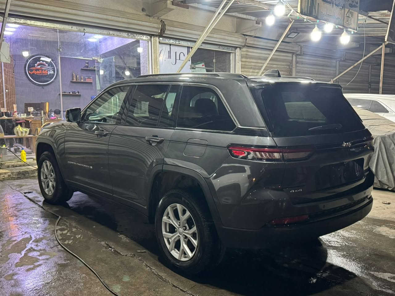 Jeep limited  4*4 موديل 2023
فول مواصفات للاخير
 - خمسة راكب المرغوب 
- ستيرن كهرباء 
- ⁠كشنات جلد +حار بارد ( الخلفيات فقط حار )
- ⁠شاشة كبيرة
- ⁠خزن ميموري
- رادارات 360 درجة
 _ حادث السيارة سرقة قطع خارجية ومرجعات كامل بدون قطرة صبغ بدون اي شي تبديل
للاستفسار ***********
