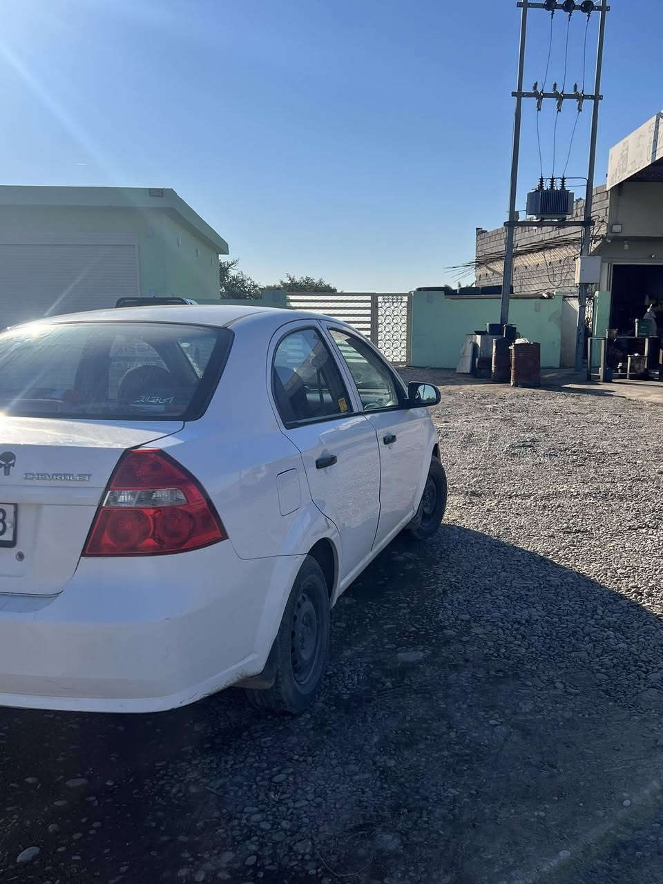 سلام عليكم افيو موديل 2009للبيع بيهه بس باب سكن مبدل او چامرلغ اسود سكن مكينه 14اتو ماتبك السعر 70بي مجال  رقم ***********
