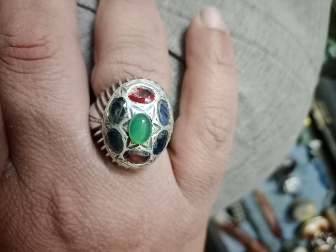 السلام عليكم احبتي محبس انتيكه يهودي 40 غرام صافي نقص بس الحجر النص وعندي يرادلها جرخ للحجر 150 قفل قفل مدينة الصدر .


**إذا كنت صاحب هذا الإعلان وتريد حذفه لأي سبب، رجاءا أرسل رسالة إلى الدعم الفني**