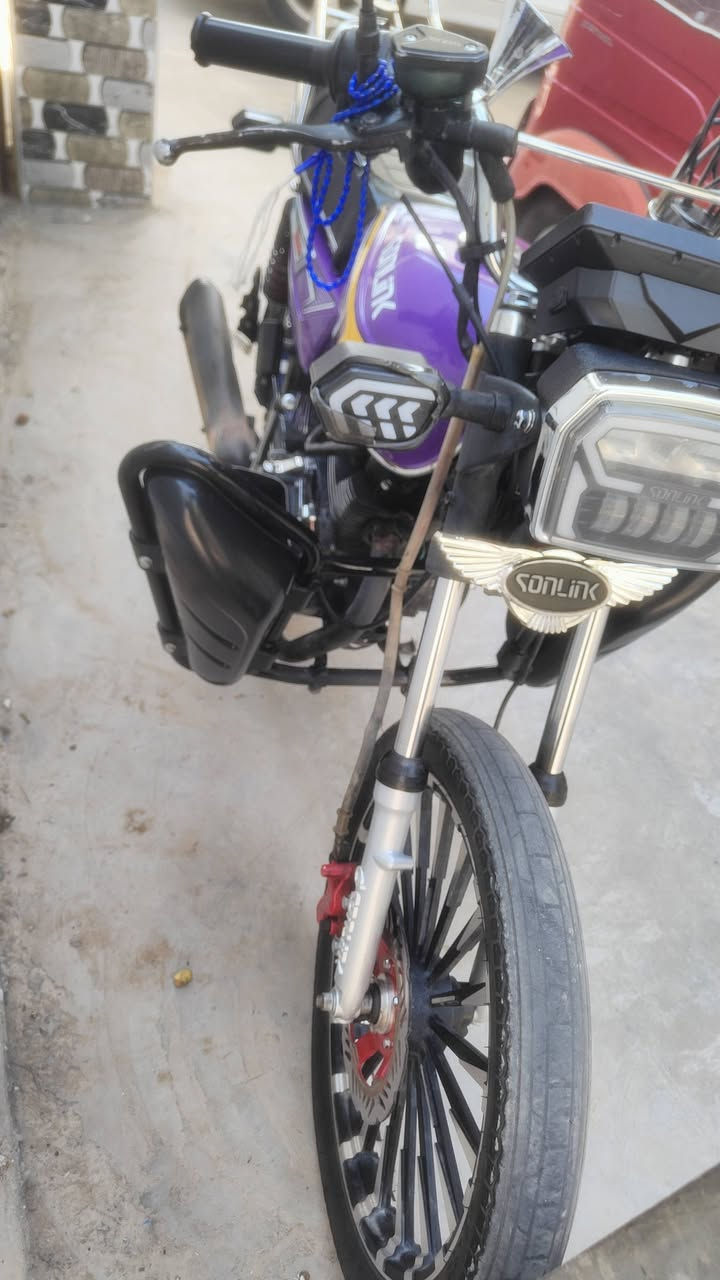 للبيع بسبب الوعود الكاذبة
سيفان 25  محرك  200cc سكنر نضيفة بيهه نواقص بسيطه 

مكانها واسط ناحية سيد الشهداء 

رقم ***********

سعرها 650 وبيها مجال للطيبين
