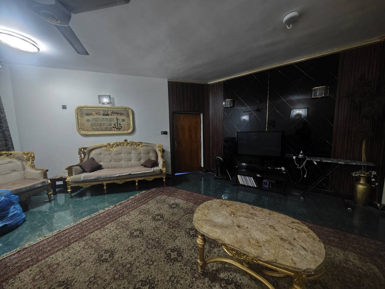 🏡 منزل واسع للبيع – الأمين الثانية
بيت مناسب للعائلة الكبيرة أو للاستثمار.
📍 سكينة – الأمين الثانية
📐 المساحة 300 متر
🏠 طابقين
المواصفات:
✔️ 5 غرف نوم
✔️ 5 حمامات
✔️ صالة كبيرة
✔️ مطبخين
✔️ مخزن
✔️ سطح
🚗 كراج سيارتين + موقف 4 سيارات خارج.
💰 السعر: 2.100.000 د.ع للمتر
📞 ***********
🌐 www.stf-asas.com
📢 إذا عندك بيت أو أرض للبيع أو الإيجار تواصل ويانا.
