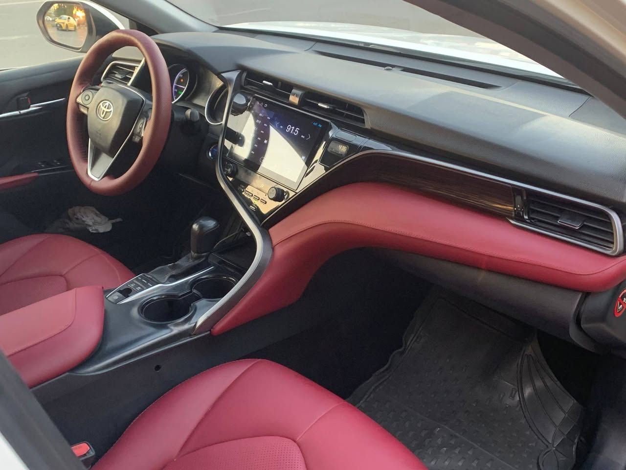 السلام عليكم
تويوتا كامري 2018 محدث 2023 (هايبرد) 

خليجي تكسي دبي 

صبغ عام اصل ابيض 

نظيفة جداً السيارة 

كير محرك نضيفات 

بصمة بلادى لمس 

شاشة لمس 

كامرة

حساسات

تبريد قطعتين 

تخم تايرات جديد

كشنات جلد لون احمر  

نقاط عمياء

اشاير بالمري

تحديد مسارات 

سايد بريك دكمة

اوتو هولد

السيارة مرقمة بغداد وبأسمي

للأستفسار ***********
