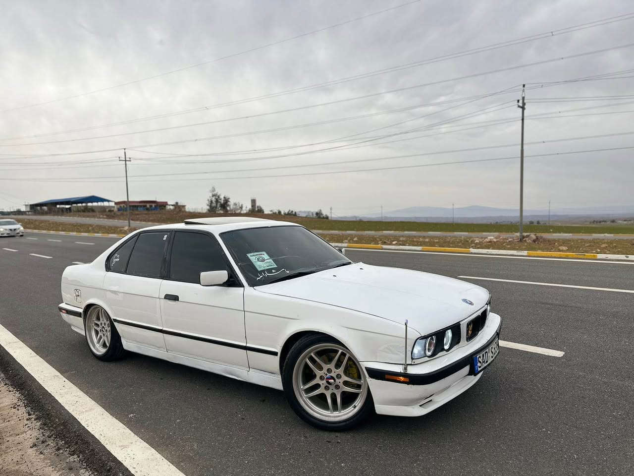 BMW مۆدێل ١٩٩٣
سەیارەکەفوول مواسەفاتە 520 گێڕ عادیە
زۆۆر جوان ماوەتەوە
رەقەم کەرکوکی ئەسڵایە بەشەرت
سەنەوی ئەسڵی لەگەڵ دایە
سەیارەکە بڕاواو موس بەشەرتە
ماڵی دۆستە 
بۆ زانیاری زیاتر پەیوەندی بکە بە
*********** أربيل, العراق
