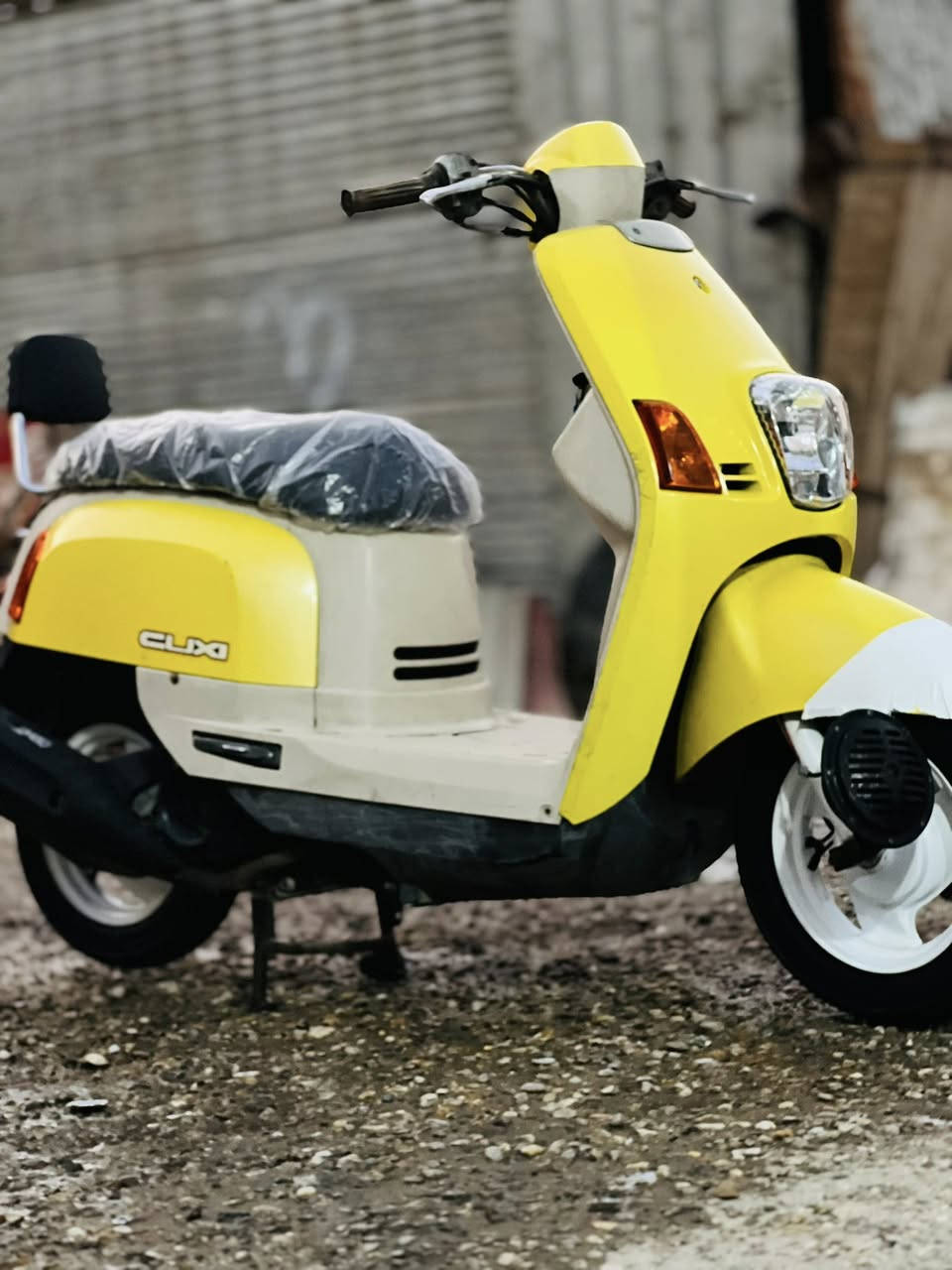 السلام عليكم دراجه بوليس للبيع 
لون اصفر ليموني بلاد 
دراجه ختم واحد 
كفرات بلاد 
كهربائيات كلهه شغاله
دراجه ما مفتوحه مكفوله
للاستفسار الاتصال ***********
