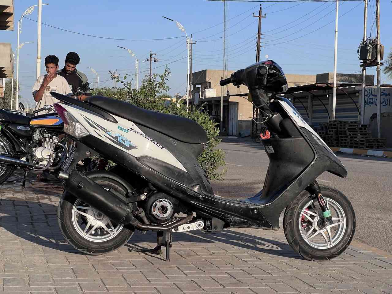 سلام عليكم دراجهً ماكس عدلهً مكفوله دراجه حلوه مرتبه بيها شقلاتً حلوه توايرً جلاتينً اصلي مو تجاري ويل كب اصلي شيال ستان قاعده شحن مبايل من جت بيها كفرات ختم واحد مكينهً مكفوله السعر 500بيها مجال بكان الدراجه صلاح الدين الاسحاقي )***********
