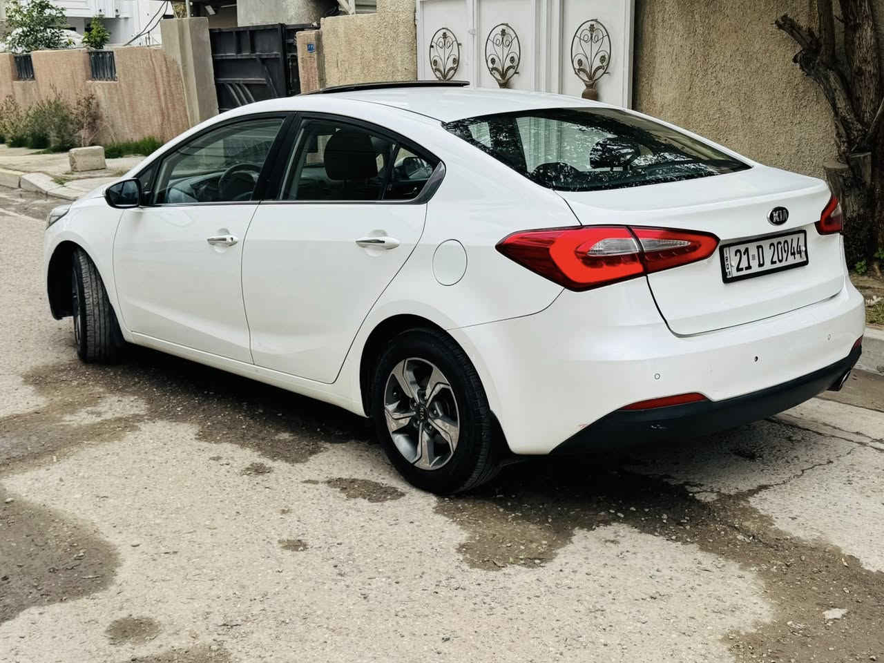 سلام عليكم سيراتو
مديل 2016 خليجي 
السعر 126وبيها مجال
العنوان بغداد  الغزاليه 

رقم اسليمانيه  جديد سنويه 2028

كفاله عامه عده تكحيل كارت وشي قليل بلصندوك صبغ موجود السونار

المواصفات فول عده فتحه وبصمه
لد امامي +خلفي
فتحه سلايد 
حساس امامي+ خلفي
شفتات ستيرن 
تبريد قطعتين
كشن كهرباء
لايت زنون
محرك 1600 دوش المرغوب  بعد بيها هواي مواصفات

هاتف ***********
