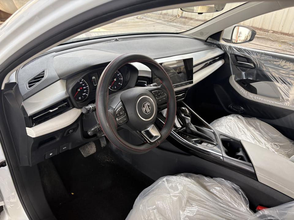 Mg5 plus 2025 السياره ماشيه 11 الف قابل للزياده 
ضمان 6 سنين مستمر حتى 2032 شهر 1 
لايت led 
شاشه لمس 
ابل كار بلي 
Abs 
اوتو هولد 
سايد بريك دكمه 
دخول ذكي 
اشاير مري 
وبعد مواصفات
بيها طخه بسيطه بقبق الجنطه  
مرقم بغداد السياره معروضه ب 120 
مكانها بغداد ***********
