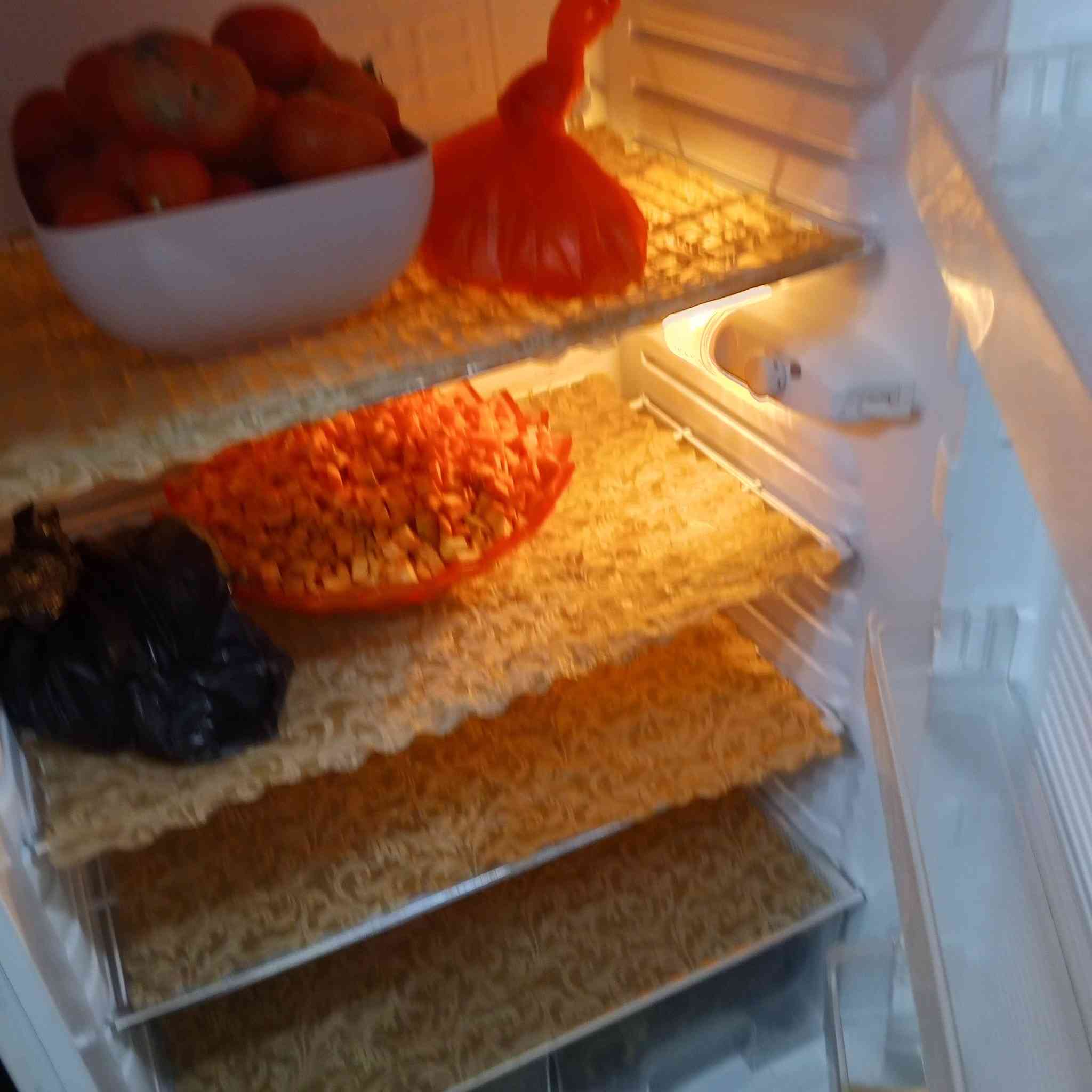 السلام عليكم عندي ثلاجة مستخدمه بس استخدامه على نظافة حجمه 24السعره 450 والله نظيفه ومداخل تصليح ابد والله ***********
