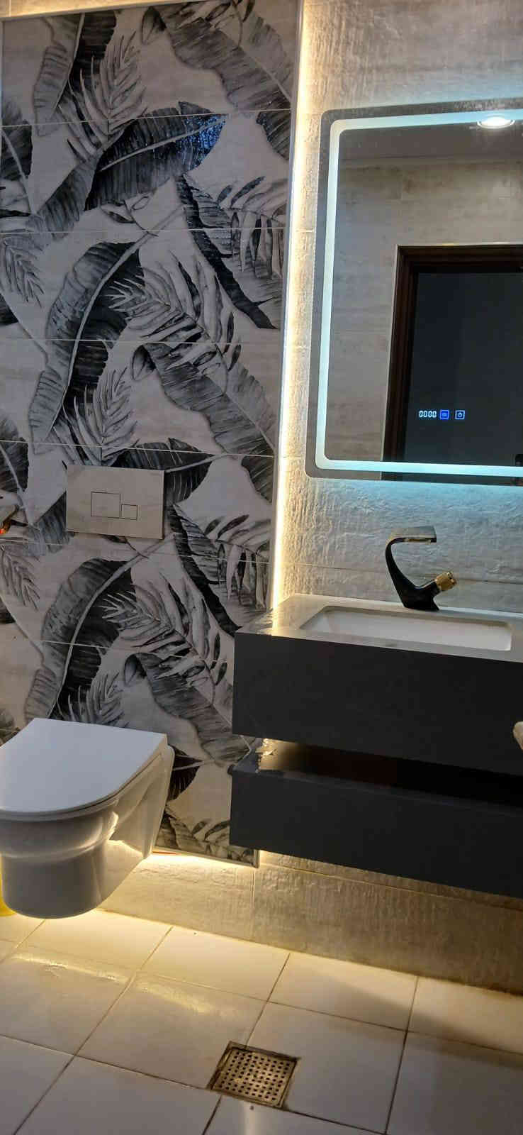 سلام عليكم دار للبيع مساحة ٢٠٠م الواجهه ١٠م نزال ٢٠م جكوك من جهة الكاظمية يحتوي على مطبخ و صالة استقبال + حمام ضيوف + غرفتين نوم + حمام + صالة الحولي 
الطابق الثاني يحتوي على أربعة غرف نوم + حولي + حمام  
السعر ٧٥٠ مليون 
الرقم :: ***********
