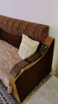 تخم أخو الجديد 10 مقاعد بسعر مناسب  المكان بغداد الاتصال 07870704490