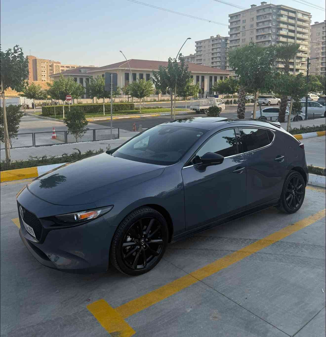 Mazda 3 premium plus 2023 hatchback
مازدا ٣ پریمیەم پڵەس ٢٠٢٣ هاچباک
مەکینە ٢.٥ تۆربۆ 
دەبڵ ئەکسل AWD
قەپات مواسەفات:
کامێرا ٣٦٠
ڕەنگ چیمەنتۆی
ڕادار و سێنسەر و ئەوتۆ ستۆپی پێش و دوا
خەتی جادە
داتاشۆ
سڵاید
١٢ مکەبەرەی بۆس BOSE
فڵچەی جام ئەوتۆ 
لایت ئەڵقە و ”Adaptive LED”
ئەوتۆ فول
ناو سوور
کوشن جلد
کوشن خەزن 
کوشن هیتەر
سوکان هیتەر
ئاوێنەکانی دژە فوولە و
ئاوێنەکانی لەکاتی بەگ دانان ئەخەوێت
پادڵ شیفت
٤٢هەزار مایل ڕۆشتووە 
تەنها چەمەلەغ و نیو بۆنید بۆیاخ 
ئێرباگ سوکان و شان تەقیوە
سێرڤسی کامل کراوە و بێ نوقسانیە.

***********
***********
