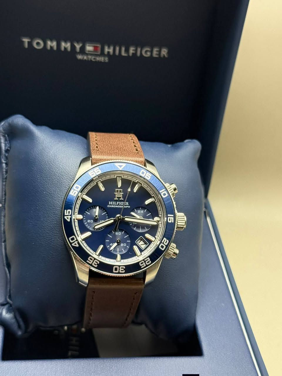 #مزااااااد

فتح باب الساعه 50$ دولار والرفعه 5$ دولار 

لطفا اعتمد برقمك وعنوانك الكامل عالخاص 

والتوفيق للجميع 

تومي هيلفيغر الجميله

اصدارات 2025 من احدث واجمل الاصدارات

 #اصلي #وكالة
مينه مميزه
قطر 41
مقاومة للماء 50
كرونغراف
سناتر شغالة
نافذه تاريخ
اميال وارقام لامنوس 
جلد اصلي 
منفذ للتاريخ

كامله المرفقات 

توصيل متوفر لجميع محافظات العراق.


**إذا كنت صاحب هذا الإعلان وتريد حذفه لأي سبب، رجاءا أرسل رسالة إلى الدعم الفني**