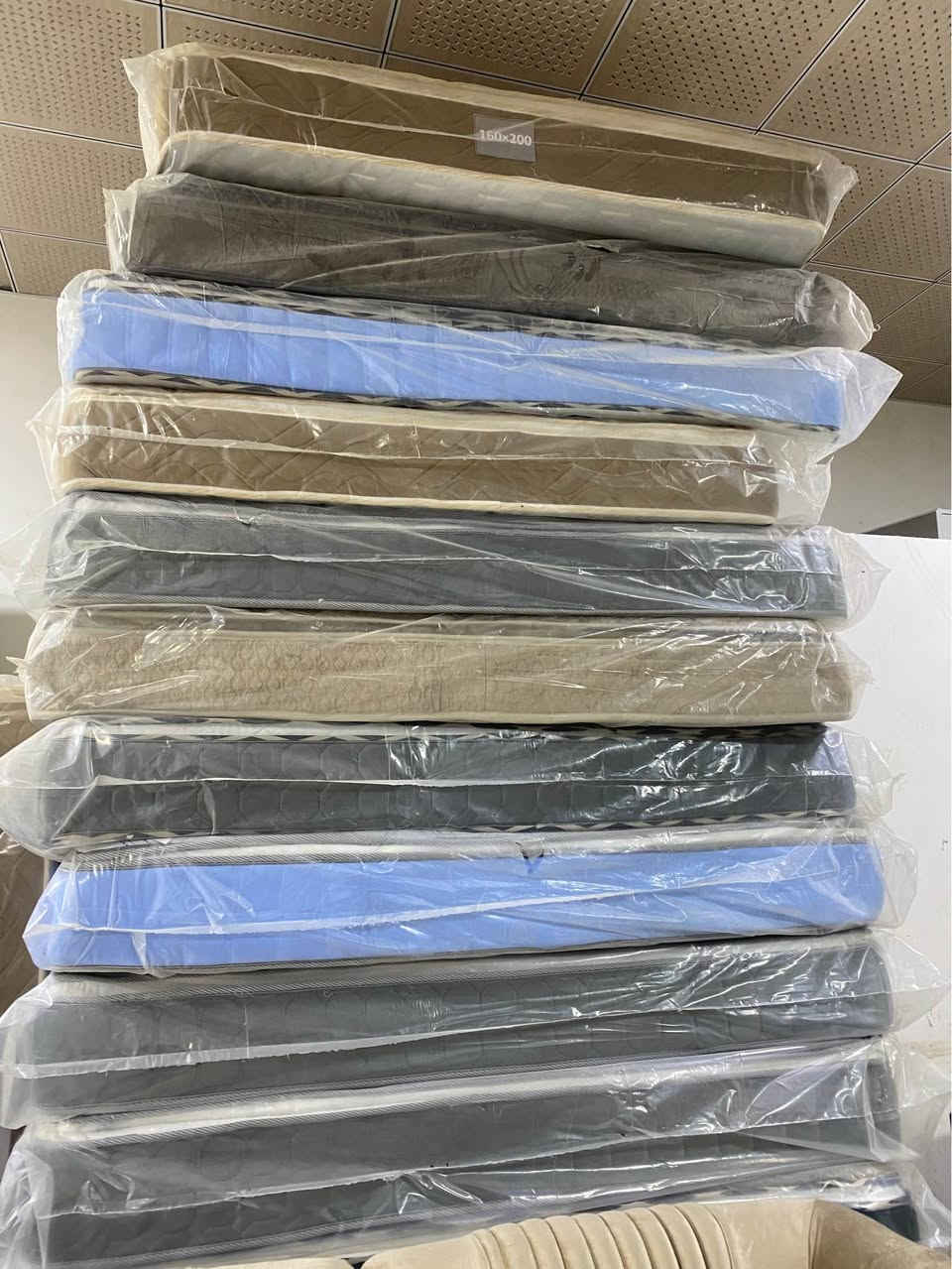 كميه من دواسك طبي 16 دوشك قياس متر و80مترين و80 تركي كميه شلعه وحده واحد على 130 مذيل فرو الرنب الطب*********** معه ضمان 5سنوات كربلاء, العراق
