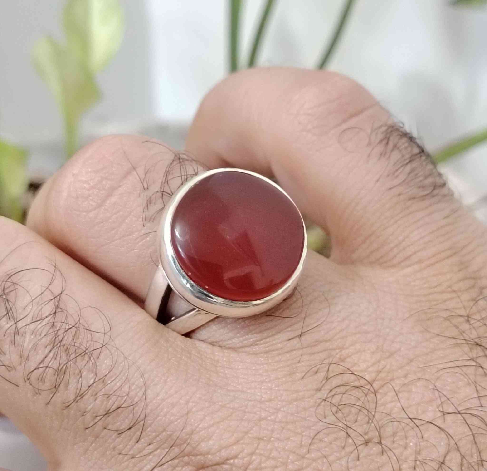 خاتم من حجر العقيق اليماني الطبيعي
صياغه ثقيلة وجميلة فضه عيار ٩٢٥
يوجد توصيل إلى جميع المحافظات
التواصل ع الخاص او ع الواتساب ***********
