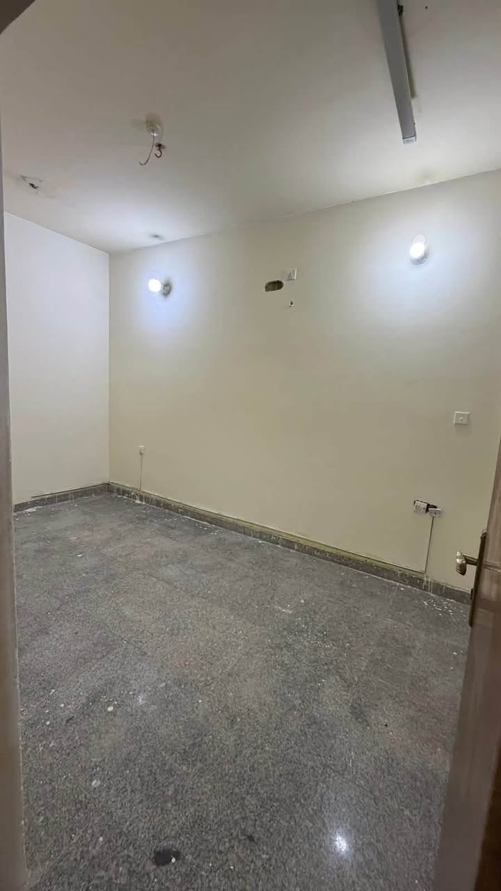للإيجار للإيجار‼️ في القادسيه🏯✨ شقه طابق ارضي🏠

المواصفات: (مصبوغه وجاهزه للسكن) 
 • غرفتين نوم مريحة 🛏️🛏️
•مطبخ مرتب 🏺🔮
•صاله 🌋
 • خدمات صحيه 🚿🚽 

•الإيجار فقط: 850 الف شهرياً 💰
•الموقع🗺️: بغداد / القادسيه– شارع الوزراء📍

لا تضيع الفرصة – السكن المريح بإيدك! ✅

للاسـتفسـار الاتـصال علـى الارقـام التـاليه  - ***********
