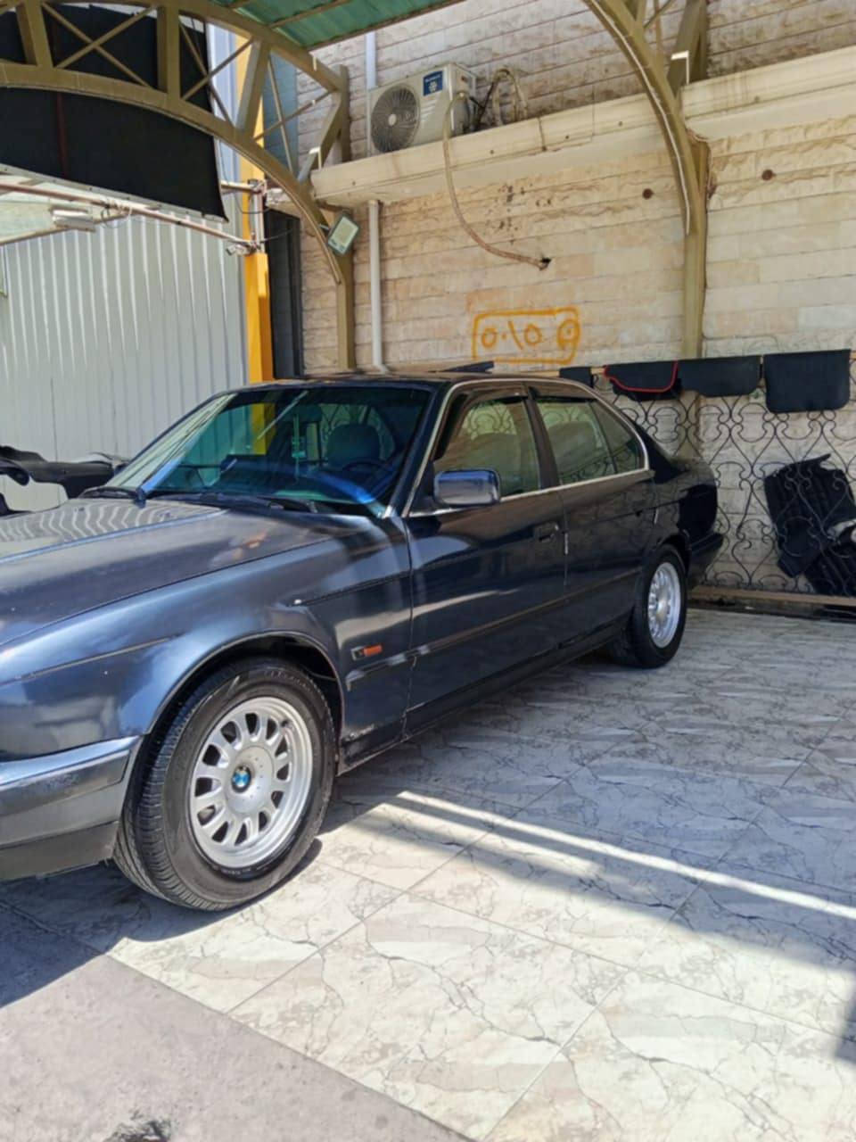 السلام عليكم بيئم موديل 92رقم نينوى سنويه لل30        530 فول توماتيك محرك كير جدد طكك شرط ترايك 200 سگليتر كهرب
صدر تواير جديد تبريد شغال لايت منضومه زينولل كامله باتري جديد غرفتها جديده شرط مابيها دگه جكوج فقط صبغ جماليه سياره جاهزه بيها ملاحضات بسيطه جدا سعرر 55 وبيها مجال شي بسيط *********** وبيه واتساب الصبح مغلق خابر وره الضهر
