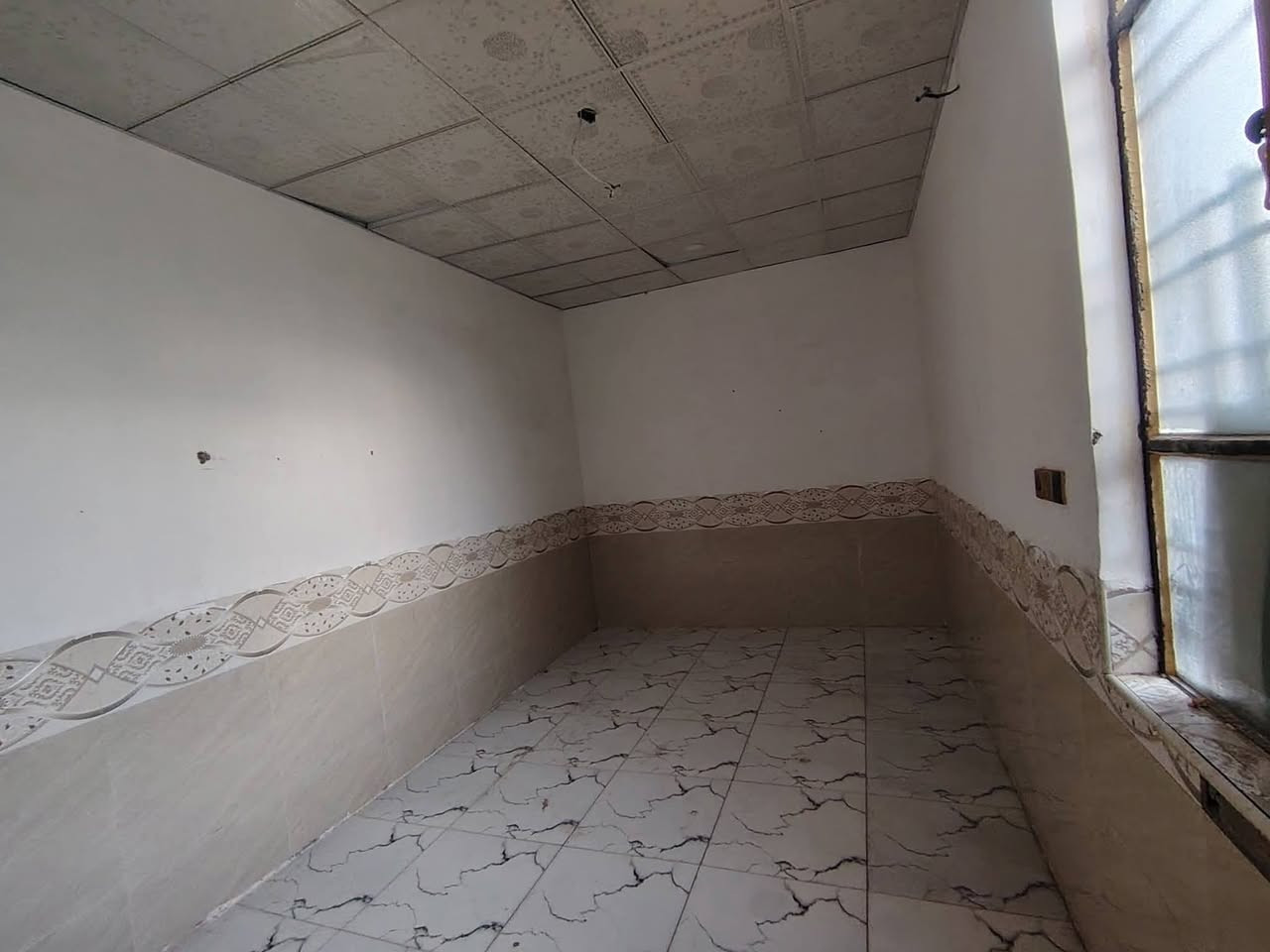 بيت للايجار🏠  80 متر الايجار سارع بلحجز سعره مناسب 

مقابل ملحق قريه الغدير عمود 317 بلخط الثاني بلبدايه 

📍 الموقع: محافظة النجف الأشرف

بيت 80متر بناء جديد تانكي وصخان بي لبيت كامل معايزه شيء خط مولد بي لبيت  جاهز للسكن

🟠 تصميم الخارطة : 

غرفه  - صالة  ـ ستقبال -صحيات  -مطبخ - منور 
سطح مطبك شتايكر 
ــــــــــــــــــــــــــــــــــــــــــــــــــــــــــــــــــ

سعر اللايجار 200 الف 

او من خلال الارقام التالية

 ***********

