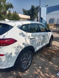 توسان خليجي موديل 2019 فول مواصفات عدا الفتحه مكفولة جاهزة من كل شي بس...