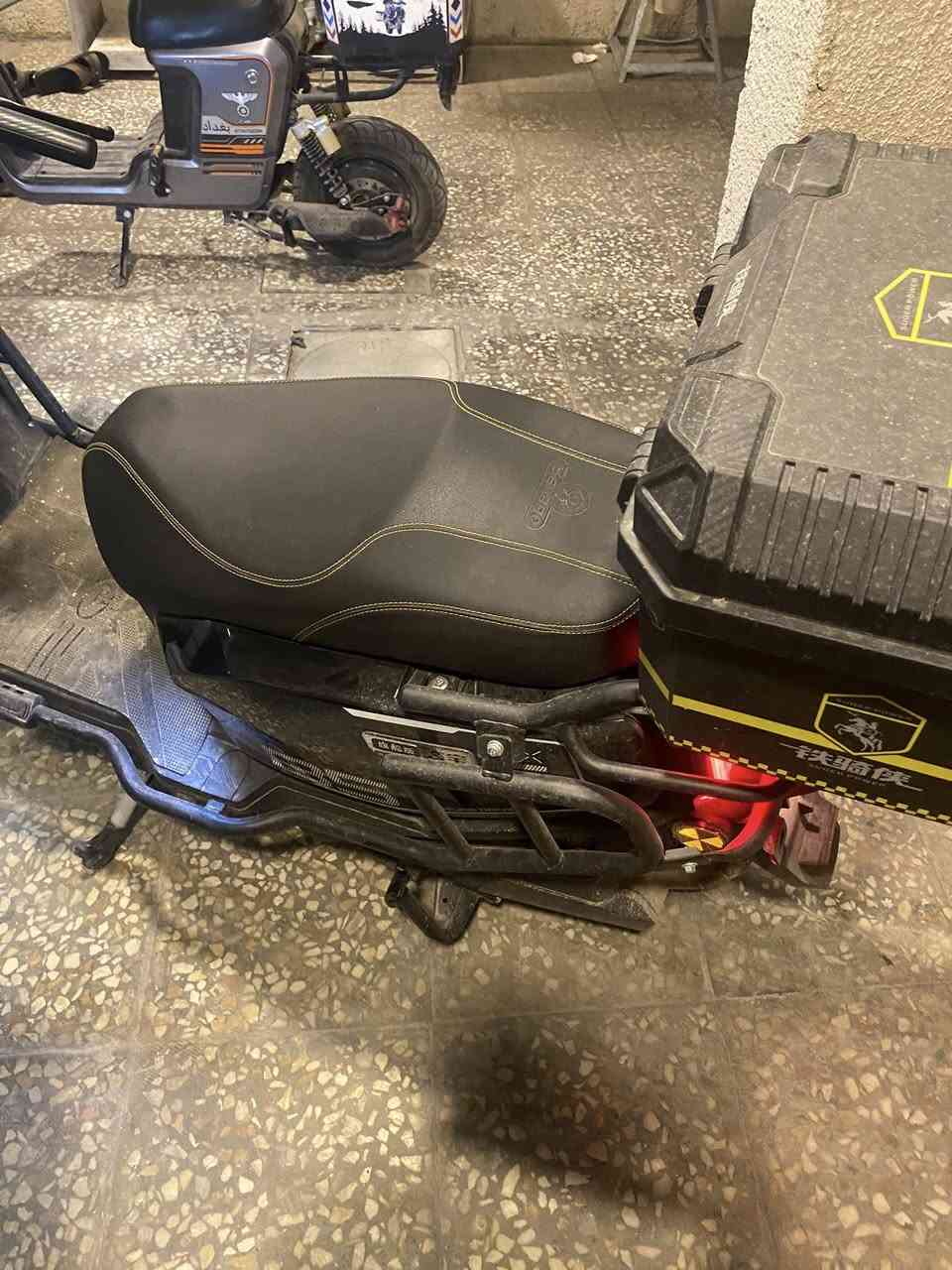 السلام عليكم من رخصة الادمن المحترم
دراجة صاعقة للبيع 2026 

4 كير 

سرعة 75 حقيقي 

مثبت سرعه 

مانع تزحلق 

انارة led 

6 باتري المسطره 

صندوق اضافي واسع 

بريكات دسكات 

دراجة جديدة كلش مصار كم شهر من جبتها نظيفة جدا ومحافظ عليها وشحن منتظم 

سعرها 850 الف وبيها مجال للطيبين 

مكاني بغداد / العامرية 

***********
