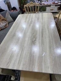 ميز طعام للبيع نظيف جدا ٤ كراسي السعر ١٥٠ المكان الشرطه الخامسه ٠٧٧١٢٣...