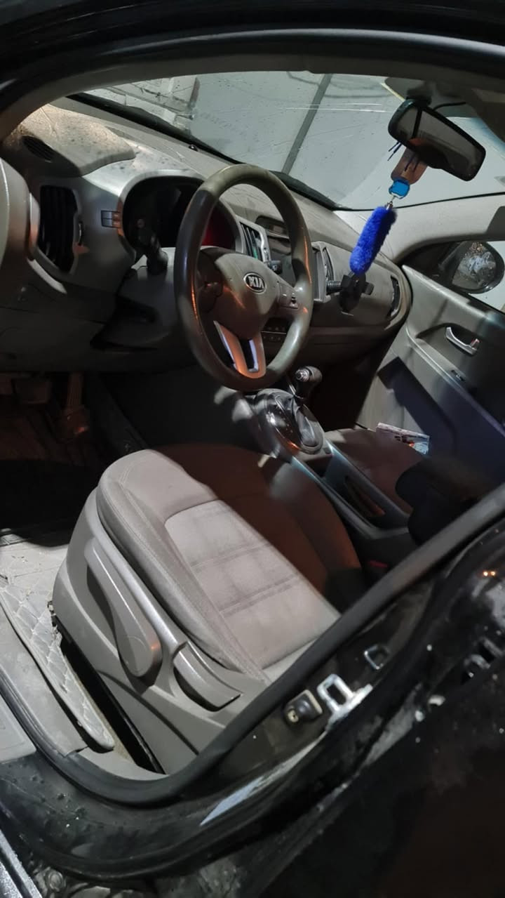 السلام عليكم سبورتج للبيع وارد امريكي محرك ٢٠٠٠ دوش لون اسود موديل ٢٠١٣ سعر ١٣٢ ورقه ***********
