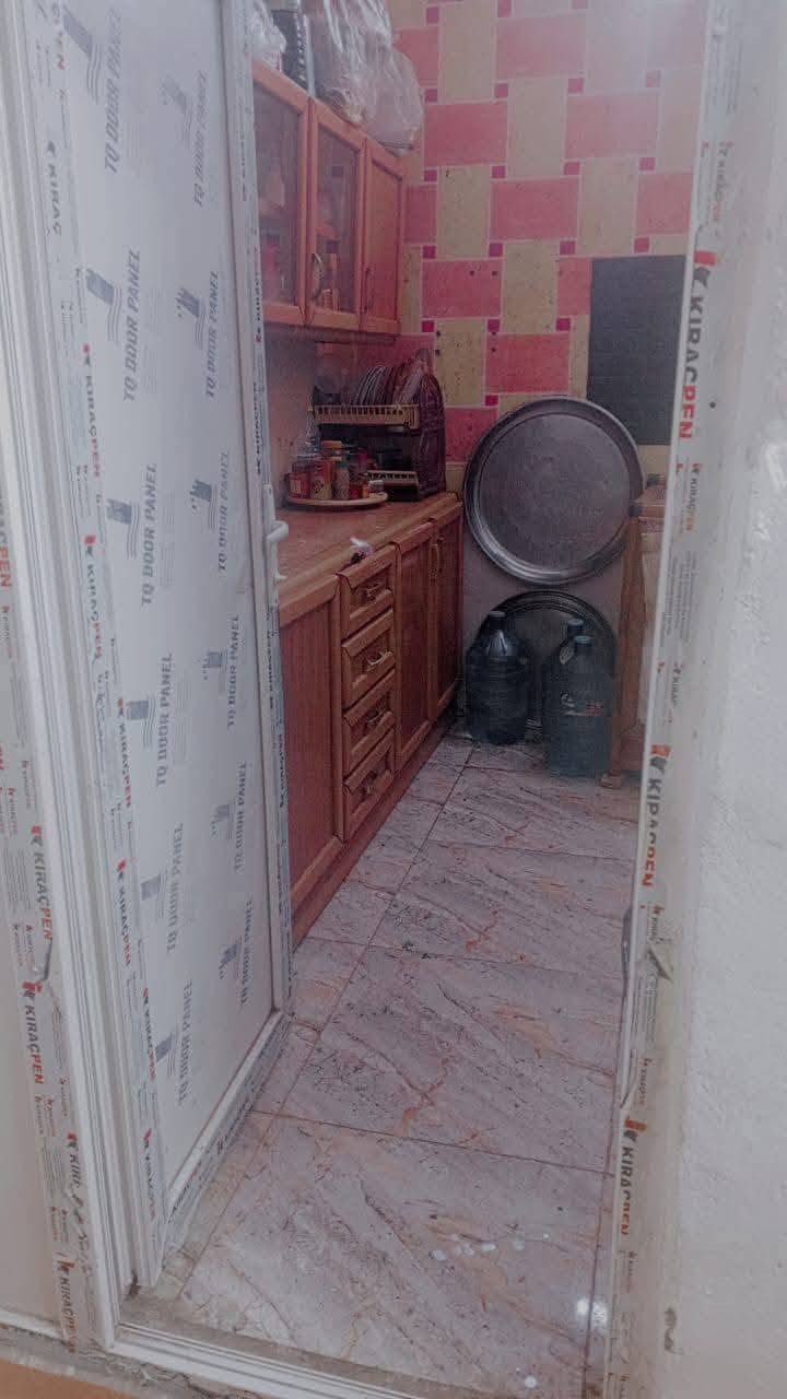 سلام عليكم
تحيه طيبه الكم 
بيت للبيع زراعي  مساحه 150ركن
المنطقه الزيوت النباتيه 
بيت طابقين الطابق الاول يتكون من غرف نوم 2وصاله ومطبخ واستقبال وصحيات خارجيه أما الطابق الثاني يتكون من غرف نوم 2 وصاله للاستفسار الاتصال على الرقم  ***********
