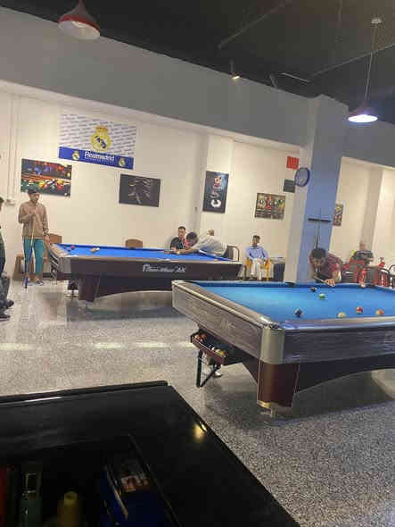 📣 للبيع – مقهى ألعاب إلكترونية وبلياردو جاهز بالكامل 🔥
📍 الموقع: الكاظمية

فرصة مميزة لمن يبحث عن مشروع جاهز وناجح ✅

المقهى مجهّز تجهيز كامل ويحتوي على:
🎱 طاولتين بلياردو سوبر ماستر
🕹️ 8 شاشات حجم 55 إنش مخصّصة للألعاب
📺 شاشتين حجم 60 إنش لعرض المباريات
📺 شاشة كبيرة 75 إنش للعرض العام
🎮 8 أجهزة بلاي ستيشن 5 مع 16 جويستك
🥤 عارضتين إيكور للمشروبات + عارضة كيك طويلة مفتوحة الجوانب
☕ مكائن باريستا كاملة (معدات كافيه احترافية)
❄️ تبريد كنتوري عدد 1
🌬️ 3 سبليت 2 طن
🔊 سيستم صوت متكامل
💰 طاولة كاشير منظمة وجاهزة للعمل
🔋 8 UPS حجم 2500mA
🪑 طاولات ألعاب مع كراسي وجلسات عدد 3

ملاحظة : تفاصيل كثيرة لم تذكر اذا جاد تواصل ع الرقم 

📞 للتواصل والمعاينة: ***********

سبب البيع : ظروف صحية 

💥 المحل جاهز للعمل فوراً – استثمر اليوم وابدأ مشروعك الناجح! 💥
