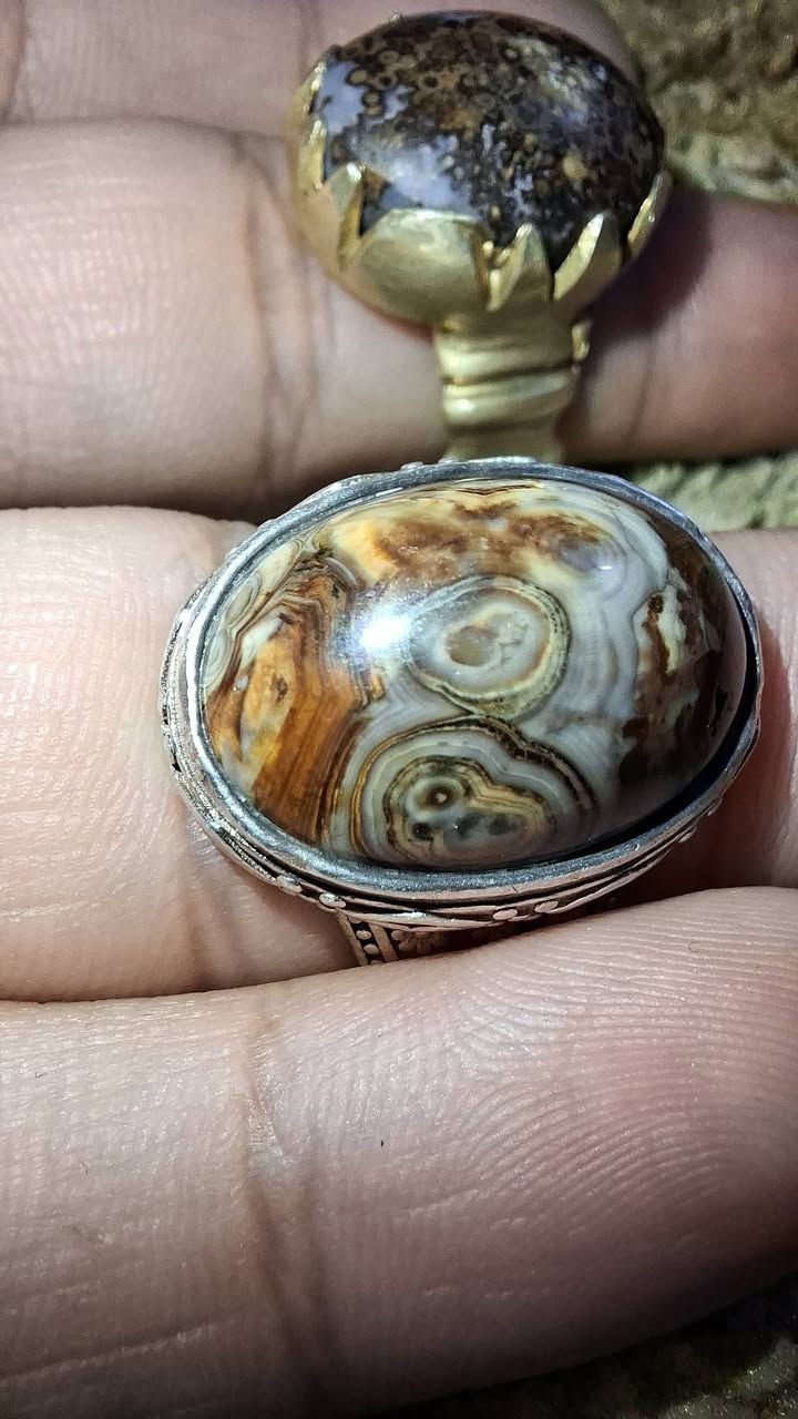 السلام عليكم عدي محابس اتلاثه اثنين فضه واحد نحاس للبيع لريده يتصل على رقم*********** وسعارهن جوه اسوك
